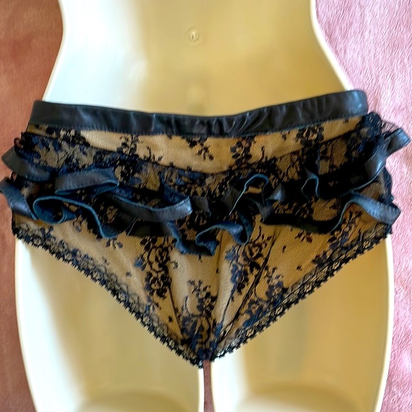 Trashy lace with leather top and panties. Size M. New - Picture 13 of 16
